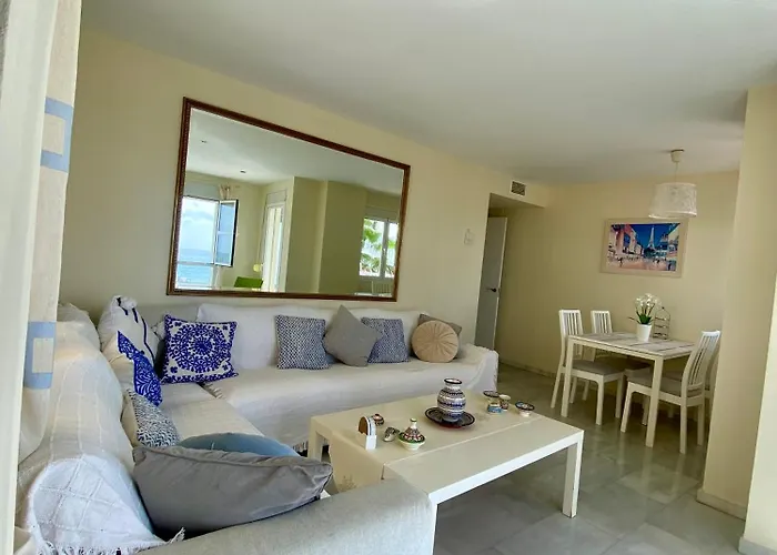 Beautiful Flat With Sea View In The Center * 埃斯特波纳